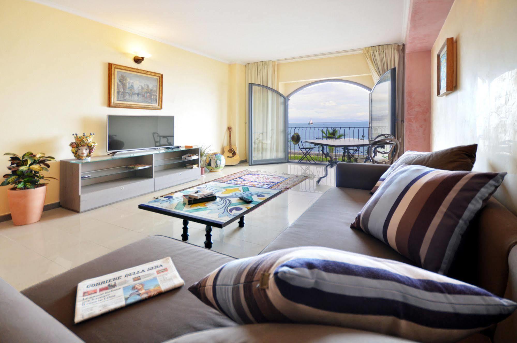 Mar Dei Poeti - Luxury Suites Torre Archirafi Exterior photo