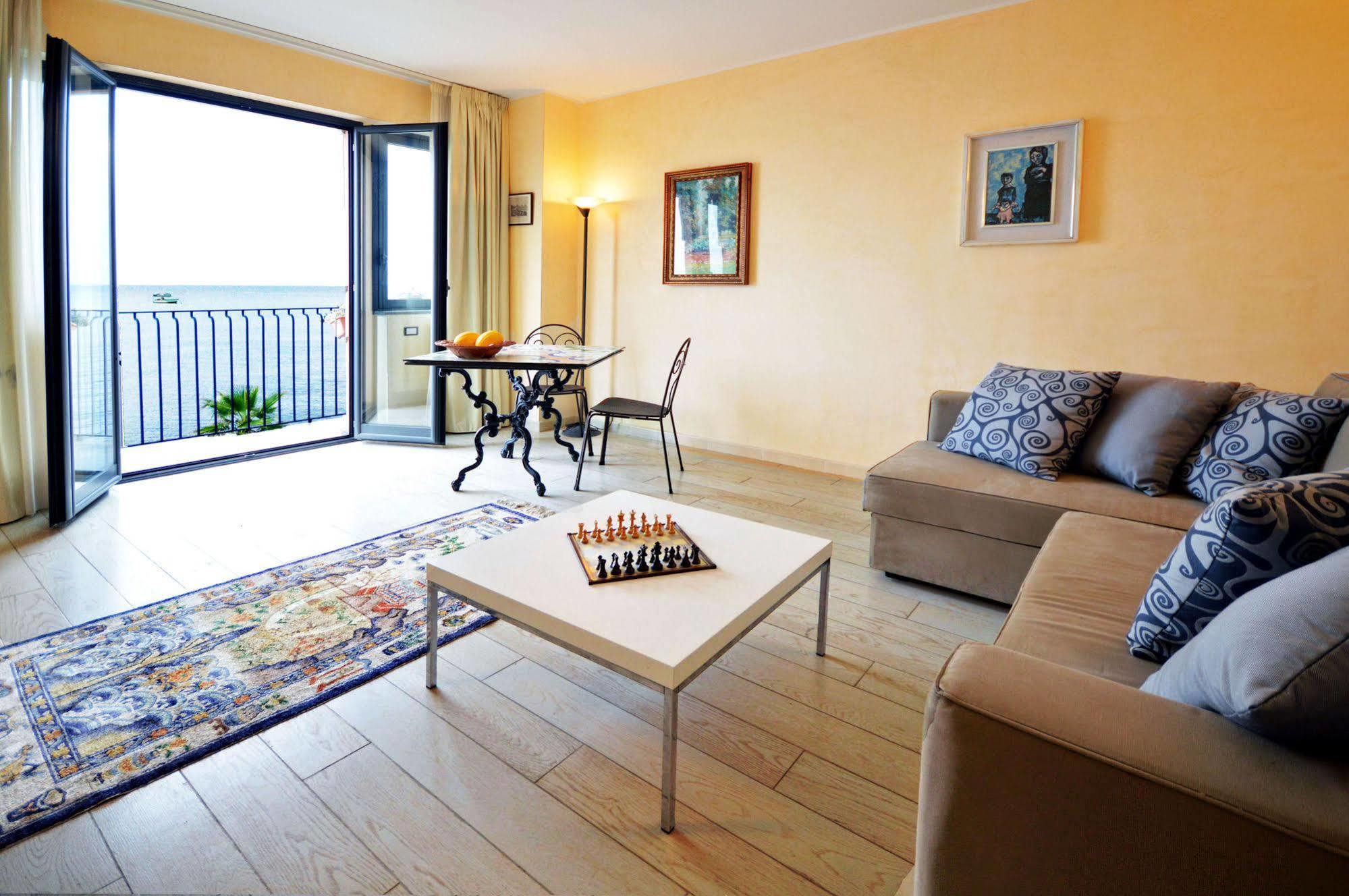 Mar Dei Poeti - Luxury Suites Torre Archirafi Exterior photo