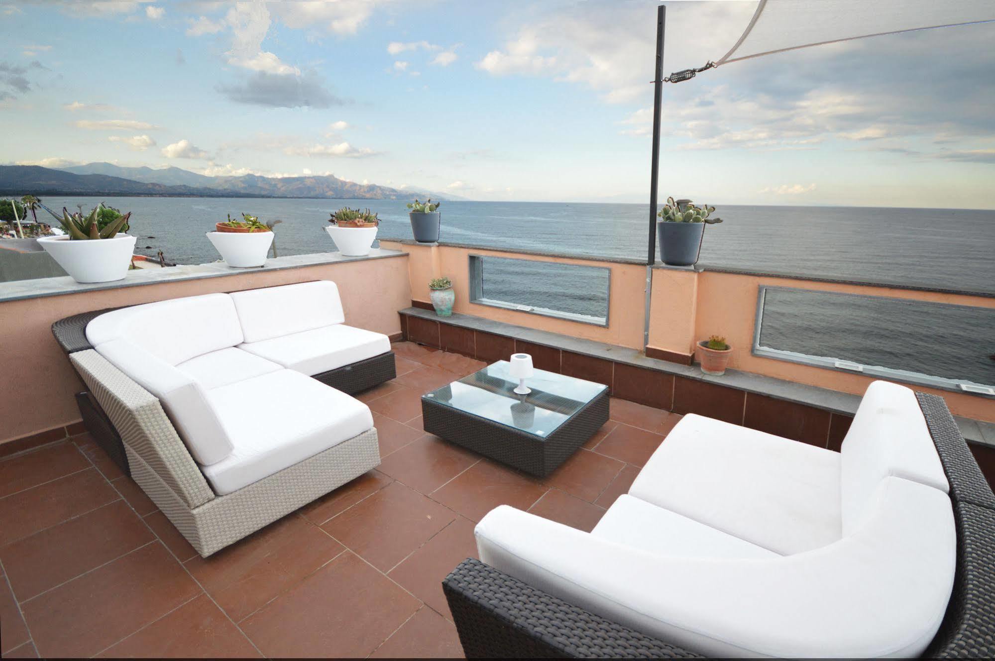 Mar Dei Poeti - Luxury Suites Torre Archirafi Exterior photo